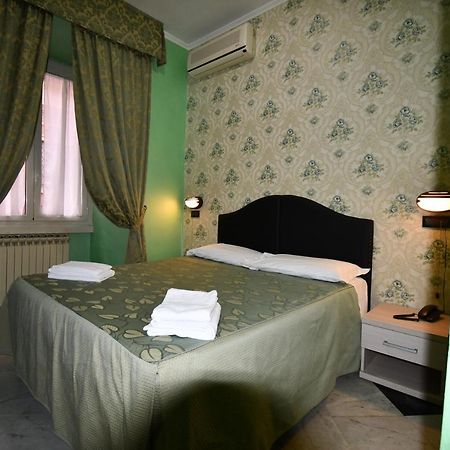 Hotel Ferrarese Řím Exteriér fotografie