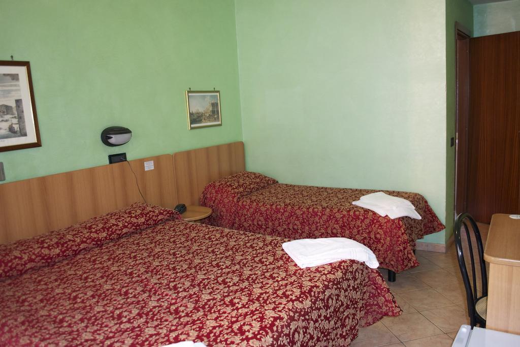 Hotel Ferrarese Řím Exteriér fotografie