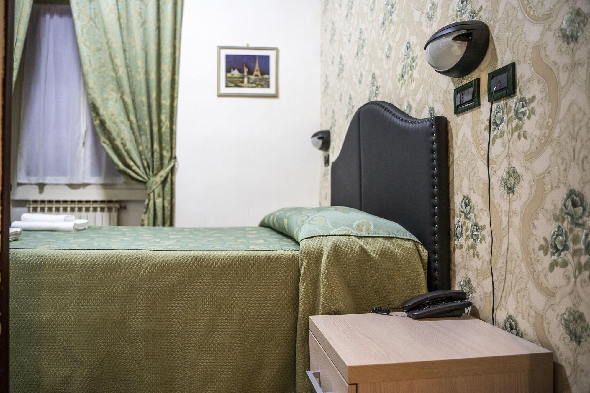 Hotel Ferrarese Řím Exteriér fotografie
