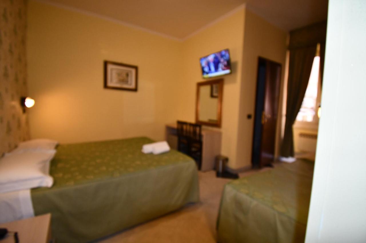 Hotel Ferrarese Řím Exteriér fotografie