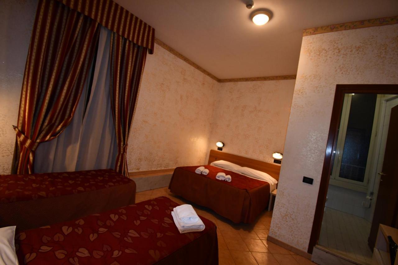 Hotel Ferrarese Řím Exteriér fotografie